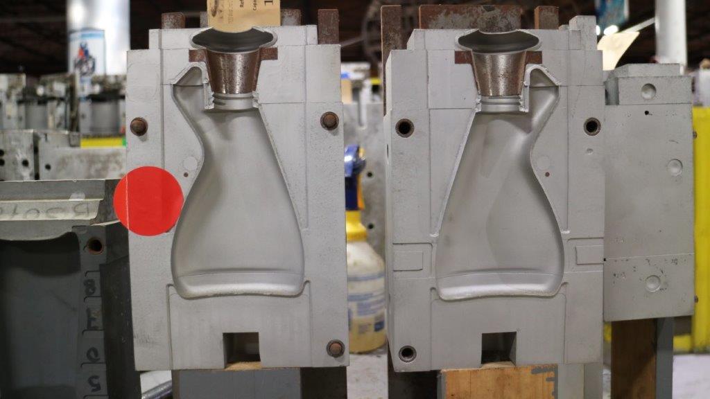 8 Oz. Spray Bottle — 16.2 x 6 x 9 in, 1 cavity, SKU 101401