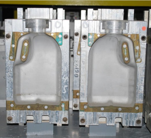 128 Oz. Botella Multiuso — 20.3 x 33 x 21.5 cm, 1 cavidad, SKU 101103