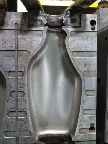 22 Oz. Multiuse Bottle — 11.7 x 11.7 x 8 in, 2 cavities, SKU 100894